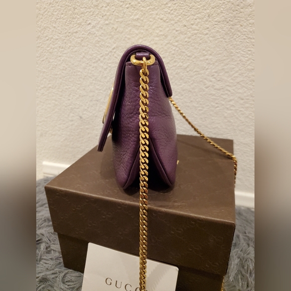 LIKE NEW- Gucci GG Logo Leather Flap Gold Chain shoulder bag - Picture 9 of 17
